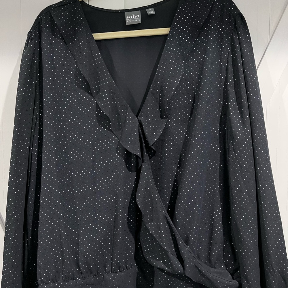 New York & company V neck frill navy blouse with silver dot accent XXL